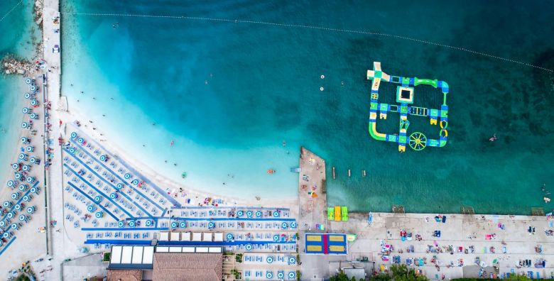 Hotel Slaven  First minute ljeto na prekrasnoj plazi Selce Hrvatska  509 EUR  3x nocenje u dvokrevetnoj Standard sobi za 2 osobe 1 dijete do 11 99 godina besplatno  Polupansion