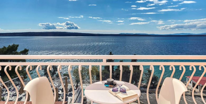 Mediteran Maradiso Hotel by Aminess  Obiteljski odmor u Crikvenici  Posebna cijena Crikvenica Hrvatska  160 EUR  2x nocenje u dvokrevetnoj Superior sobi s balkonom i pogledom na more za 2 osobe 1 dijete do 9 99 godina besplatno  Polupansion buffet dorucak i vecera 