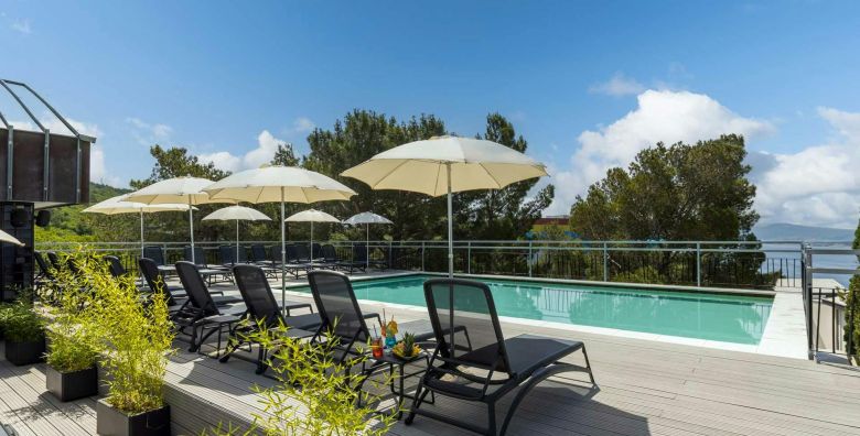 Holiday Resort Ad Turres  First minute ljeto u Crikvenici  Crikvenica Hrvatska  992 EUR  7x nocenje u Standard dvokrevetnoj sobi s balkonom za 2 osobe 1 dijete do 11 99 godina besplatno  Polupansion