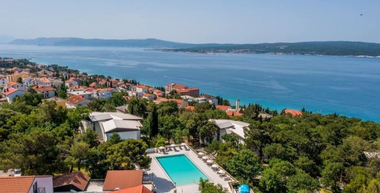 Holiday Resort Ad Turres  First minute ljeto u Crikvenici  Crikvenica Hrvatska  965 EUR  5x nocenje u Standard dvokrevetnoj sobi s balkonom morska strana za 2 osobe 2 djece do 11 99 godina besplatno  Polupansion