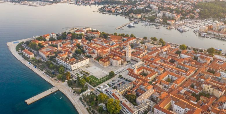 Hotel Donat  All inclusive odmor u Dalmaciji  Trokrevetna soba Zadar Dalmacija Hrvatska  129 EUR  1x nocenje u trokrevetnoj sobi s balkonom i pogledom na resort za 3 osobe All inclusive
