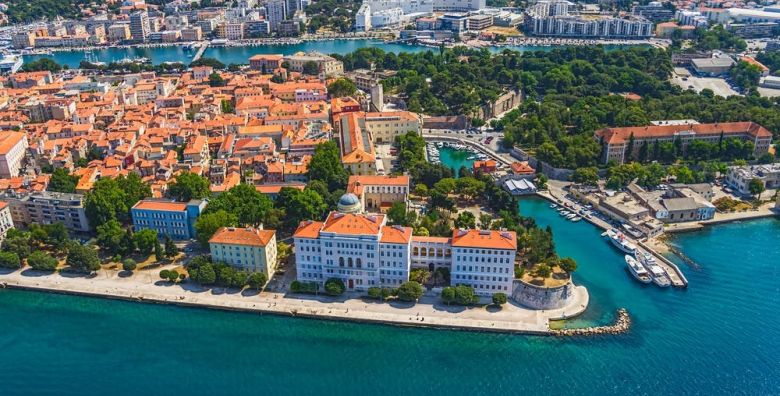 Hotel Donat  All inclusive odmor u Dalmaciji  Dvokrevetna soba Zadar Dalmacija Hrvatska  351 EUR  3x nocenje u Economy dvokrevetnoj sobi za 2 osobe All inclusive