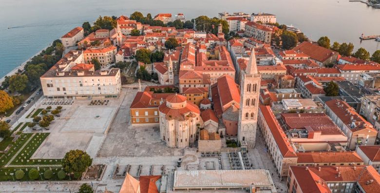 Hotel Donat  All inclusive odmor u Dalmaciji  Dvokrevetna soba Zadar Dalmacija Hrvatska  573 EUR  3x nocenje u Economy dvokrevetnoj sobi za 2 osobe All inclusive