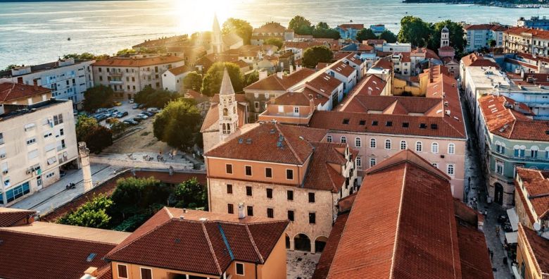 Hotel Donat  All inclusive odmor u Dalmaciji  Trokrevetna soba Zadar Dalmacija Hrvatska  348 EUR  3x nocenje u trokrevetnoj sobi s balkonom i pogledom na resort za 3 osobe All inclusive