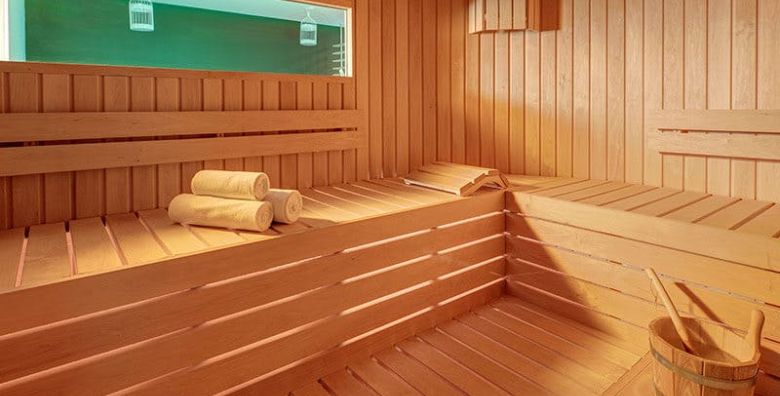 Valamar Parentino Hotel  Zabavni vikend odmor u Porecu Porec Istra Hrvatska  343 EUR  2x nocenje u sobi Room for 2 1 s balkonom za 2 osobe 1 dijete do 11 99 godina besplatno  Polupansion buffet dorucak i vecera 