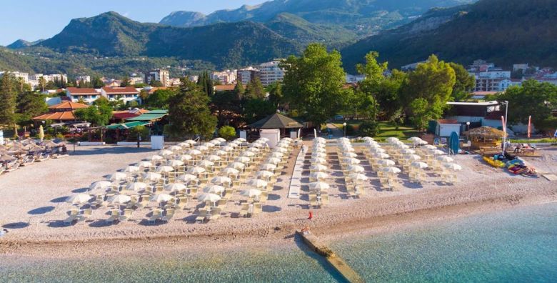 Hotel Aleksandar  1 svibanj u Crnoj Gori Budva Crna Gora  235 €