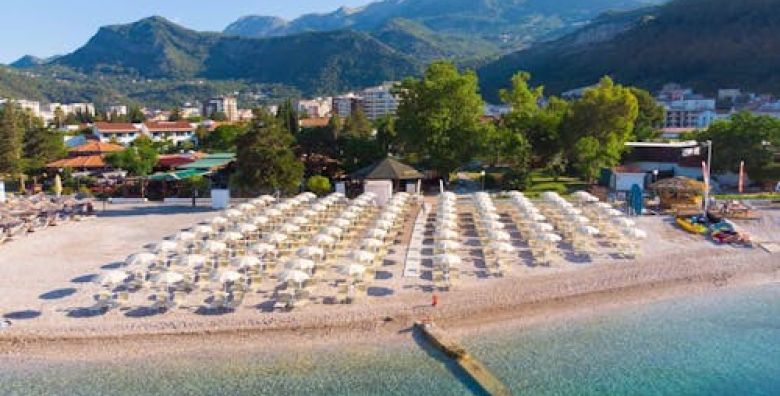 Hotel Aleksandar  Jesen u Crnoj Gori Budva Crna Gora  235 €