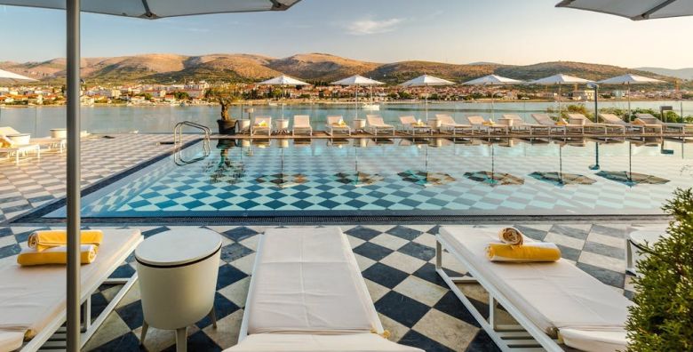 Moda - Akcija, popust i sniženje. (ponuda: 257210)