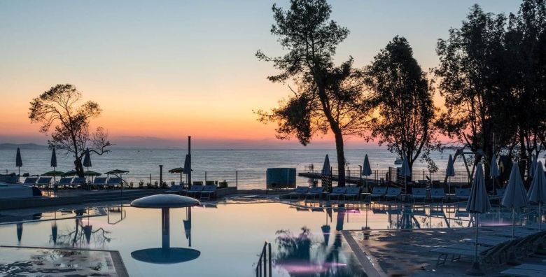 Falkensteiner Premium Camping Zadar  Mjesec ljubavi u karnevalskoj atmosferi uz ukljucen dorucak Zadar Dalmacija Hrvatska  130 EUR  2x nocenje u Cozy Home mobilnoj kucici u neposrednoj blizini mora za 2 osobe 1 dijete do 11 99 godina besplatno  Dorucak
