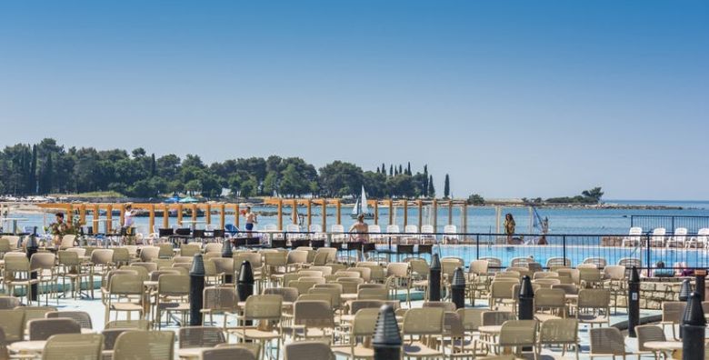 Apartmani Polynesia Plava Laguna  First minute odmor u Istri Umag Istra Hrvatska  525 EUR  5x nocenje u Studio Economy apartmanu 2 1 strana park za 3 osobe Koristenje vanjskog bazena za odrasle i bazena za djecu