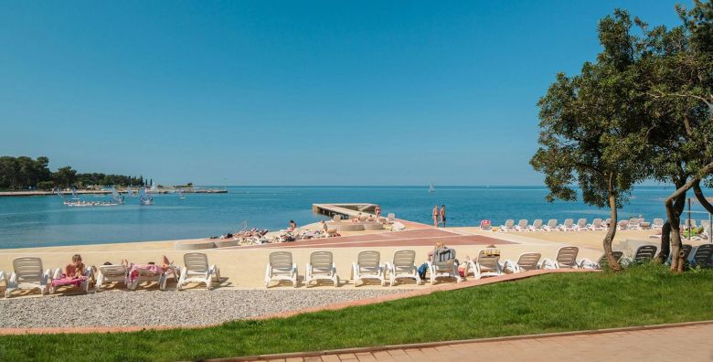 Apartmani Polynesia Plava Laguna  First minute odmor u Istri Umag Istra Hrvatska  510 EUR  5x nocenje u Studio Economy apartmanu 2 1 strana park za 3 osobe Koristenje vanjskog bazena za odrasle i bazena za djecu