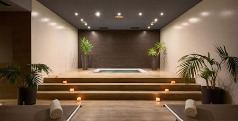 Hotel Olympia  Obiteljsko proljece uz more  Junior Suite Vodice Dalmacija Hrvatska  450 €