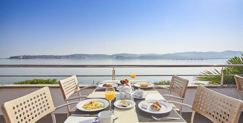 Apartmani Kanegra Plava Laguna  First minute ljeto u Istri Umag Istra Hrvatska  610 EUR  5x nocenje u Classic apartmanu 2 2 s balkonom strana park za 4 osobe Animacija: mini club za djecu od 4 do 12 godina tematske zabave mini disco