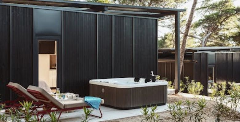 Pinadria Camping Resort  First minute proljece i 1 svibanj Glamping s privatnim jacuzzijem Baska Voda Makarska rivijera Hrvatska  255 €