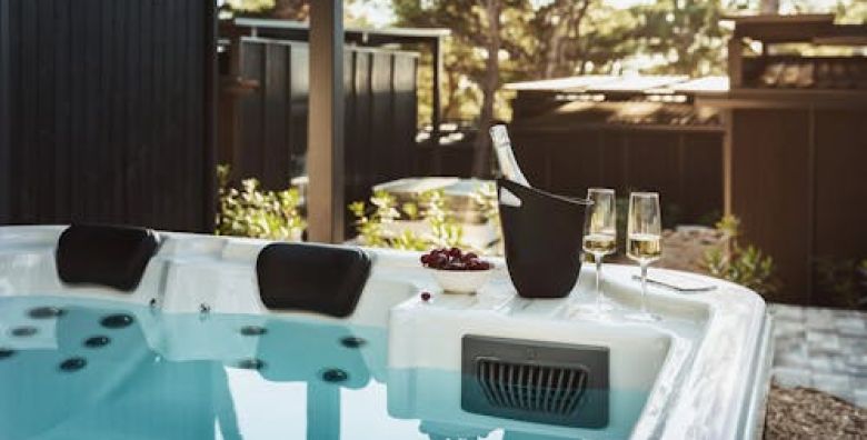 Pinadria Camping Resort  First minute ljeto Premium kucica s privatnim jacuzzijem Baska Voda Makarska rivijera Hrvatska  1639 €