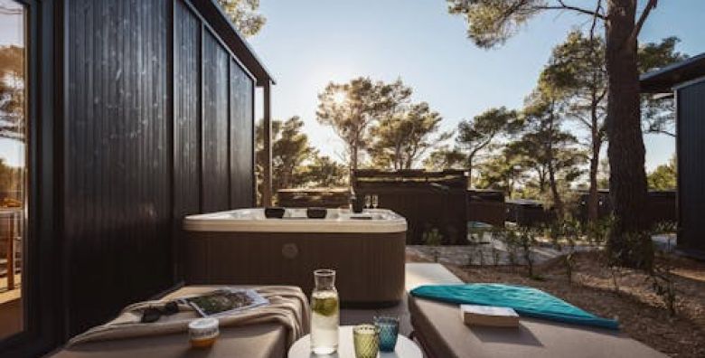 Pinadria Camping Resort  First minute ljeto Glamping s privatnim jacuzzijem Baska Voda Makarska rivijera Hrvatska  1944 €