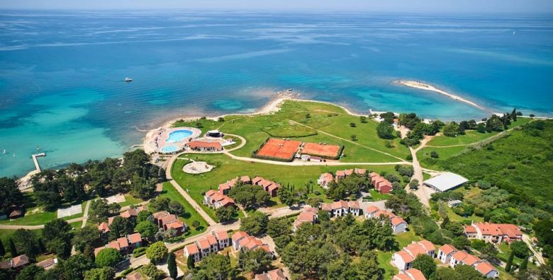 Apartments Katoro Plava Laguna  First minute 1 svibanj s polupansionom Umag Istra Hrvatska  297 EUR  2x nocenje u Classic apartmanu 2 2 za 4 osobe 2 djece do 4 99 godina besplatno  Polupansion dorucak i vecera 