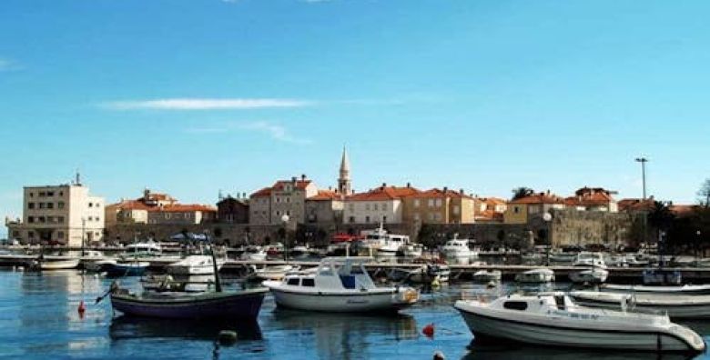 Hotel Rivijera  Pocetak i kraj ljeta u Petrovcu Petrovac Crna Gora  540 €