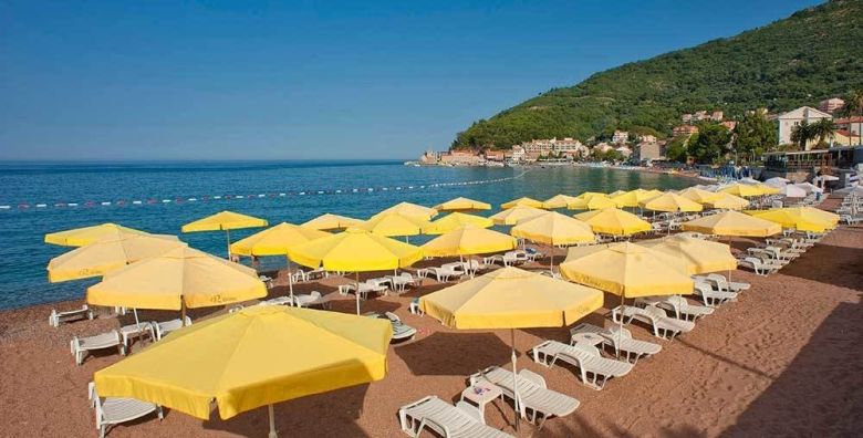 Hotel Rivijera  First minute ljeto u Petrovcu Petrovac Crna Gora  469 EUR  3x nocenje u dvokrevetnoj Standard sobi za 2 osobe 1 dijete do 6 godina besplatno  Polupansion