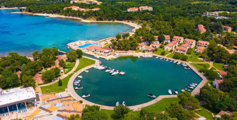 Apartments Stella Plava Laguna  First minute ljeto u Istri s polupansionom Umag Istra Hrvatska  814 EUR  5x nocenje u Classic apartmanu 2 1 s balkonom park strana za 2 osobe dijete do 4 99 godina besplatno  Polupansion