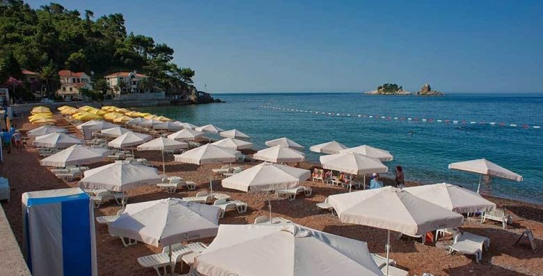 Hotel Rivijera  First minute ljeto u Petrovcu Petrovac Crna Gora  1 092 EUR  7x nocenje u dvokrevetnoj Standard sobi za 2 osobe 1 dijete do 6 godina besplatno  Polupansion