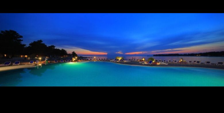 Apartments Stella Plava Laguna  First minute ljeto u Istri s polupansionom Umag Istra Hrvatska  1 091 EUR  5x nocenje u Classic apartmanu 2 1 s balkonom park strana za 2 osobe dijete do 4 99 godina besplatno  Polupansion