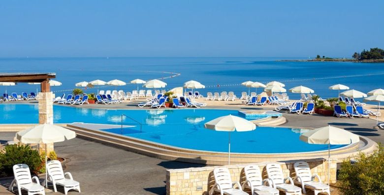 Apartments Stella Plava Laguna  First minute ljeto u Istri s polupansionom Umag Istra Hrvatska  1 122 EUR  5x nocenje u Classic apartmanu 2 1 s balkonom park strana za 2 osobe dijete do 4 99 godina besplatno  Polupansion