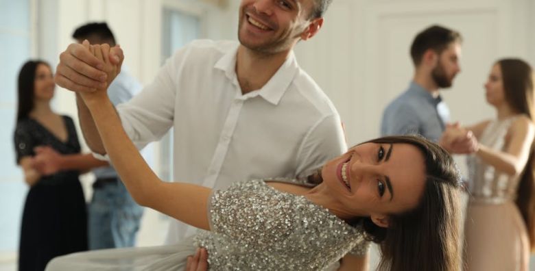 Grand Hotel Donat Superior  Vecer uz ples za Dan zena Rogaska Slatina Slovenija  60 EUR  Koktel dobrodoslice za 1 osobu Finger food slani i slatki zalogaji 