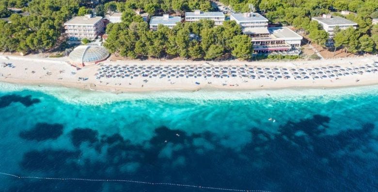 Hotel Zora  1 svibanj u Dalmaciji Primosten Dalmacija Hrvatska  280 EUR  2x nocenje u dvokrevetnoj Comfort sobi na morskoj strani za 2 osobe 1 dijete do 11 99 godina besplatno  Polupansion i pice sa sankomata tijekom vecere