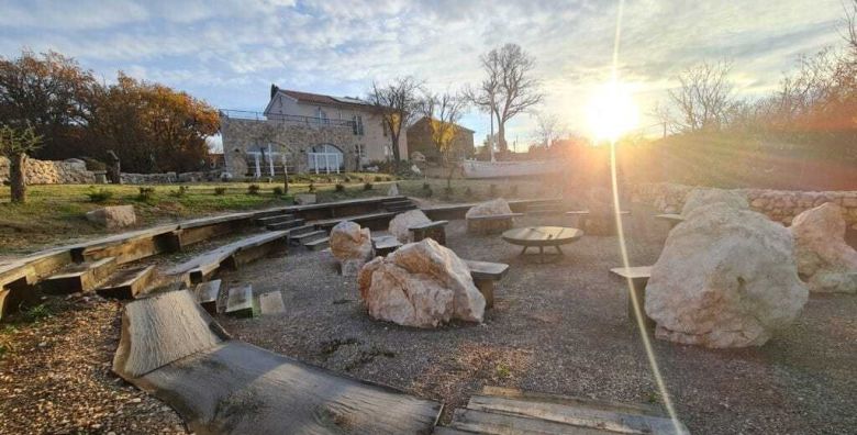 Boutique Resort Osma  Adults only  Odmor na Krku  Dobrinj otok Krk Hrvatska  476 EUR  2x nocenje u dvokrevetnoj sobi za 2 osobe Polupansion bogati buffet dorucak i vecera 