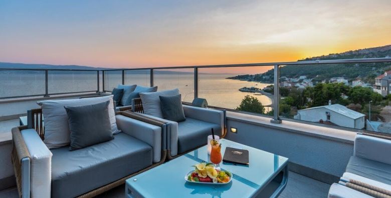 Hotel Plaza Duce  Prvosvibanjski wellness odmor u Dalmaciji Omis Dalmacija Hrvatska  276 EUR  2x nocenje u dvokrevetnoj Superior sobi za 2 osobe Dorucak