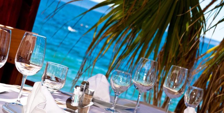 Hotel Gala Split  Dalmacija udvoje Podstrana Dalmacija Hrvatska  120 EUR  2x nocenje u Classic sobi s balkonom za 2 osobe Dorucak