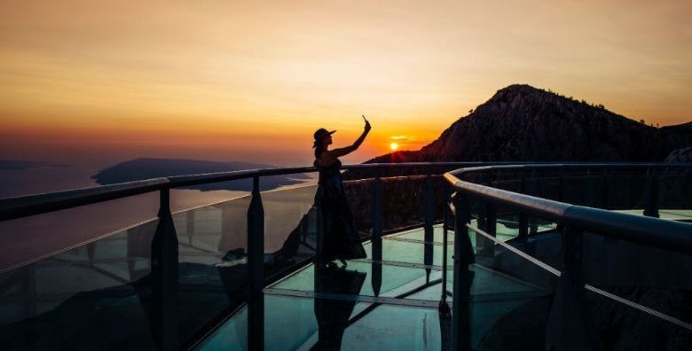 Medora Auri Family Beach Resort  Wellness odmor u Dalmaciji s pogledom na more Podgora Makarska rivijera Dalmacija Hrvatska  195 EUR  2x nocenje u Comfort dvokrevetnoj sobi u glavnoj zgradi 2 osobe 1 dijete do 15 99 godina besplatno  Polupansion