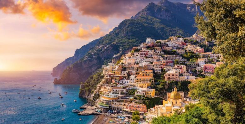 Vikend izlet u Napulj Napulj Italija  499 EUR  3x nocenje u apartmanu ili hotelu za 2 osobe Povratna avio karta Zagreb  Napulj  Zagreb