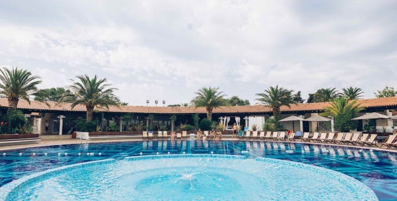 Hotel Slovenska plaza  Ljeto u Budvi Budva Crna Gora  487 EUR  2x nocenje u Standard dvokrevetnoj sobi s dodatnim lezajem i balkonom za 3 osobe Polupansion buffet dorucak i vecera 