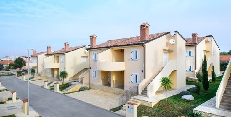 Plavo Nebo Istra Apartments  Oleander Comfort 2 2 Medulin Istra Hrvatska  160 EUR  2x nocenje u apartmanu Oleander Comfort 2 2 za 4 osobe Priprema apartmana i zavrsno ciscenje