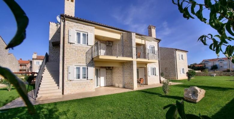 Plavo Nebo Istra Apartments  Tulip 4 2  Medulin Istra Hrvatska  200 EUR  2x nocenje u apartmanu Tulip 4 2 za do 6 osoba Priprema apartmana i zavrsno ciscenje