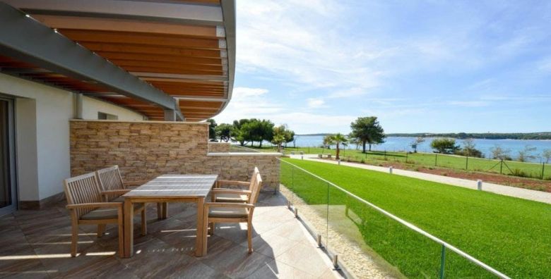 Plavo Nebo Istra Apartments  Lepeza 2 2  Medulin Istra Hrvatska  300 EUR  3x nocenje u apartmanu Lepeza 2 2 za do 4 osobe Priprema apartmana i zavrsno ciscenje