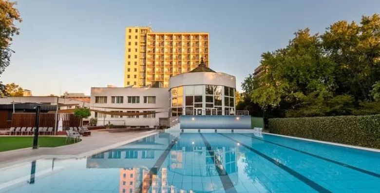 Hotel Baratsag  Termalni odmor Hajdúszoboszló Madjarska  669 EUR  5x nocenje u dvokrevetnoj Standard sobi za 2 osobe Polupansion buffet dorucak i vecera 