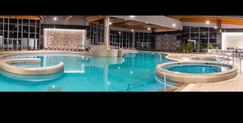 Hotel Azúr  Odmor u Superior studiu Siofok Madjarska  690 EUR  4x nocenje u Superior studiu za 2 osobe Polupansion