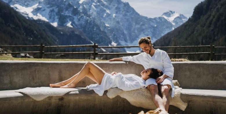 Hotel Plesnik i Vila Palenk  Wellness  Gourmet u Logarskoj Dolini Logarska Dolina Slovenija  539 EUR  2x nocenje u boutique dvokrevetnoj sobi u Hotelu Plesnik ili Villi Palenk ovisno o raspolozivosti za 2 osobe Ukusan bogat dorucak lagani rucak dnevna juha salatni bar i voce  odabrana vecera od 4 slijeda s naglaskom na lokalnim odrzivim sastojcima