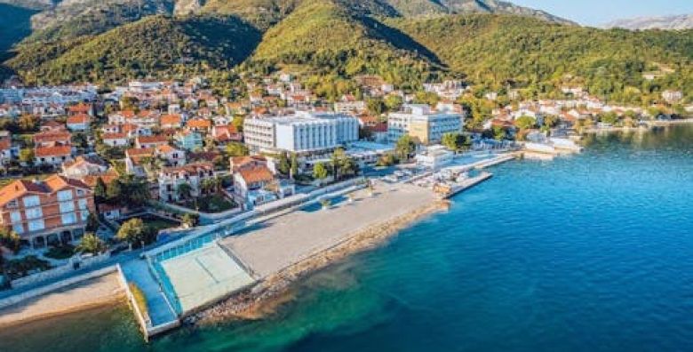 Carine Hotel Delfin  All inclusive ljeto uz samo more Bijela Crna Gora  812 €