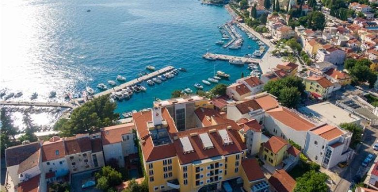 Hotel Selce  Ljetni odmor tik uz obalu Selce Hrvatska  1 153 EUR  7x nocenje u dvokrevetnoj sobi u mansardi za 2 osobe Polupansion