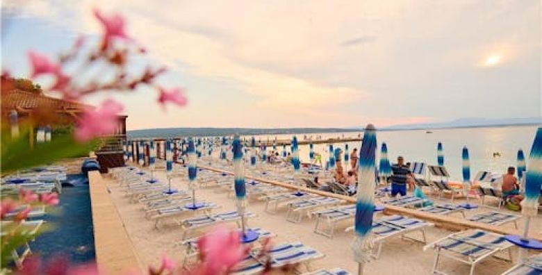 Hotel Selce  Kraj ljeta tik uz obalu Selce Hrvatska  239 €