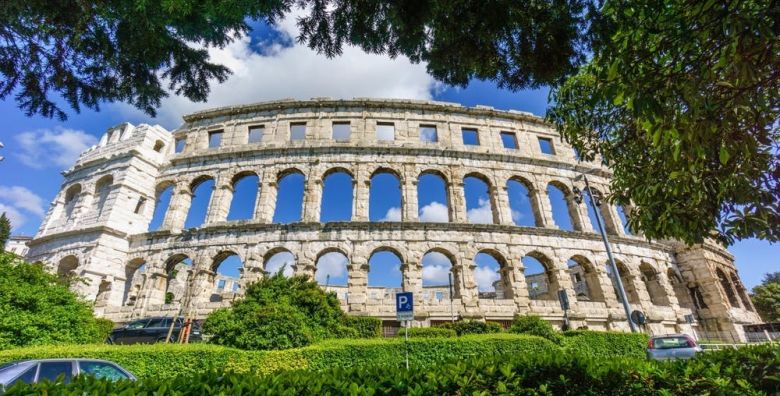 Pula City Center Accommodation  Proljetni bijeg u Pulu uz posebni dozivljaj Pula Istra Hrvatska  295 EUR  2x nocenje u dvokrevetnoj Superior sobi s balkonom za 2 osobe dijete do 6 99 godina boravi besplatno  Dorucak