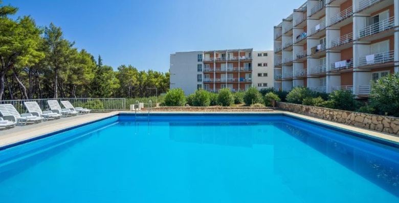 Hotel Hvar  All inclusive proljece na Hvaru Jelsa otok Hvar Dalmacija Hrvatska  254 EUR  2x nocenje u Comfort dvokrevetnoj sobi s pomocnim lezajem i balkonom park strana  za 2 osobe 1 dijete do 11 99 godina i 2 dijete do 2 99 godina besplatno  All Inclusive