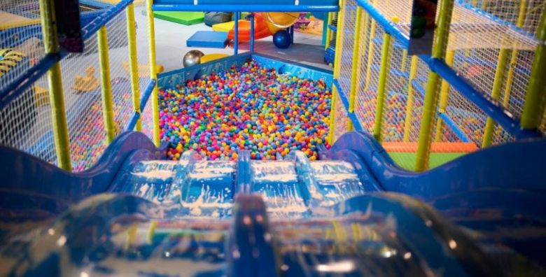 Aminess Vival Lisanj Family Hotel  Posebna akcija za obiteljski all inclusive light s animacijom Novi Vinodolski Hrvatska  292 EUR  2x nocenje u dvokrevetnoj Standard sobi za 2 osobe  1 dijete do 14 99 godina i 1 dijete do 2 99 godina besplatno  All inclusive light