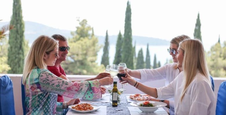 Apartmani Medena  Proljece i Uskrs s polupansionom u prelijepom Trogiru za 4 osobe Donji Seget Trogir Dalmacija Hrvatska  491 €