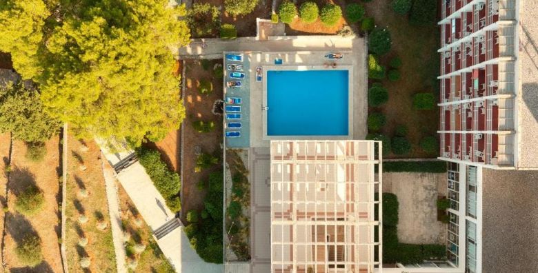 Hotel Hvar  All inclusive proljece na Hvaru Jelsa otok Hvar Dalmacija Hrvatska  220 EUR  2x nocenje u Comfort dvokrevetnoj sobi s pomocnim lezajem i balkonom park strana  za 2 osobe 1 dijete do 11 99 godina i 2 dijete do 2 99 godina besplatno  All Inclusive