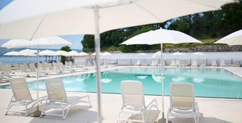 Aminess Vival Lisanj Family Hotel  Obiteljski all inclusive light s animacijom Novi Vinodolski Hrvatska  2 652 EUR  7x nocenje u dvokrevetnoj Standard sobi za 2 osobe  1 dijete do 14 99 godina i 1 dijete do 2 99 godina besplatno  All inclusive light